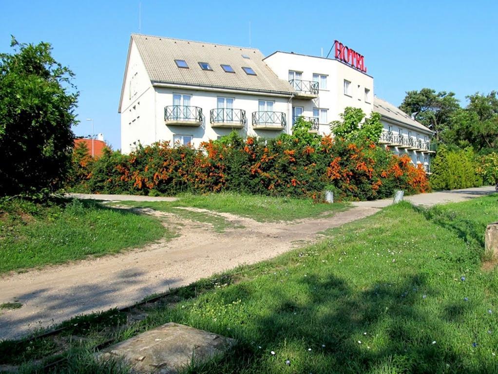 Отель Pontis Биаторбадь Экстерьер фото