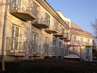 Отель Pontis Биаторбадь Экстерьер фото